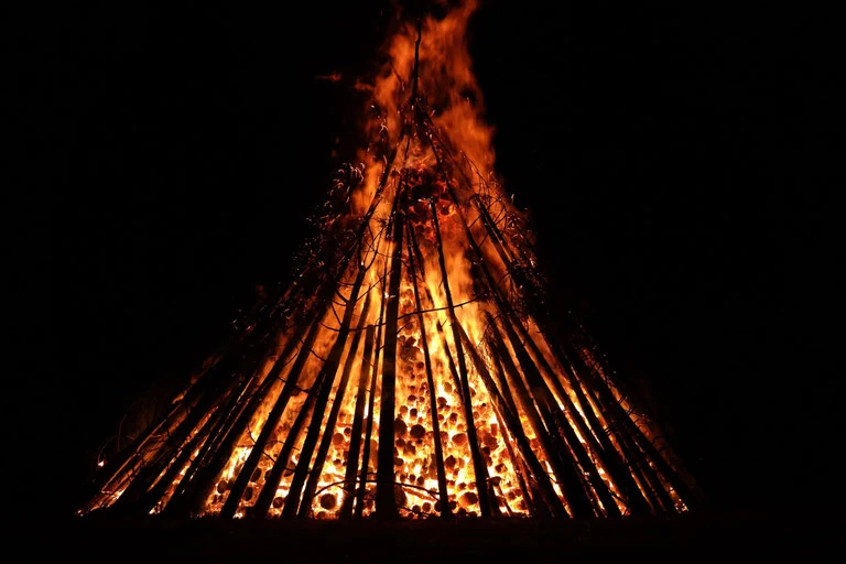 Juhannusfeuer zu Mittsommer