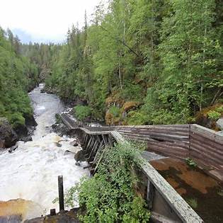 Auttiköngäs-Wasserfall in Finnisch-Lappland