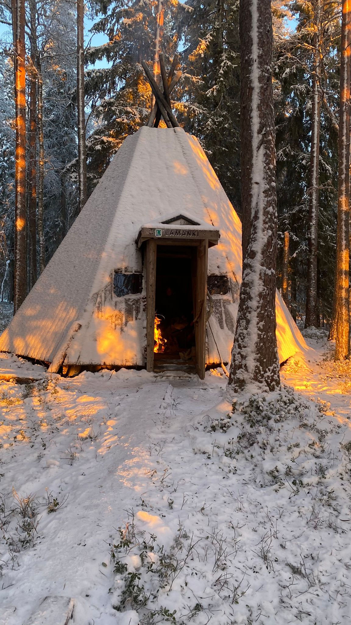 Lagerfeuer in Finnland: Feuerstellen, Laavus, Kotas & Ein Leitfaden zu Feuerstellen